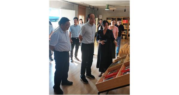 梧州市委副書記張惠強(qiáng)率隊(duì)來(lái)到公司食用菌基地調(diào)研，了解農(nóng)業(yè)產(chǎn)業(yè)發(fā)展情況